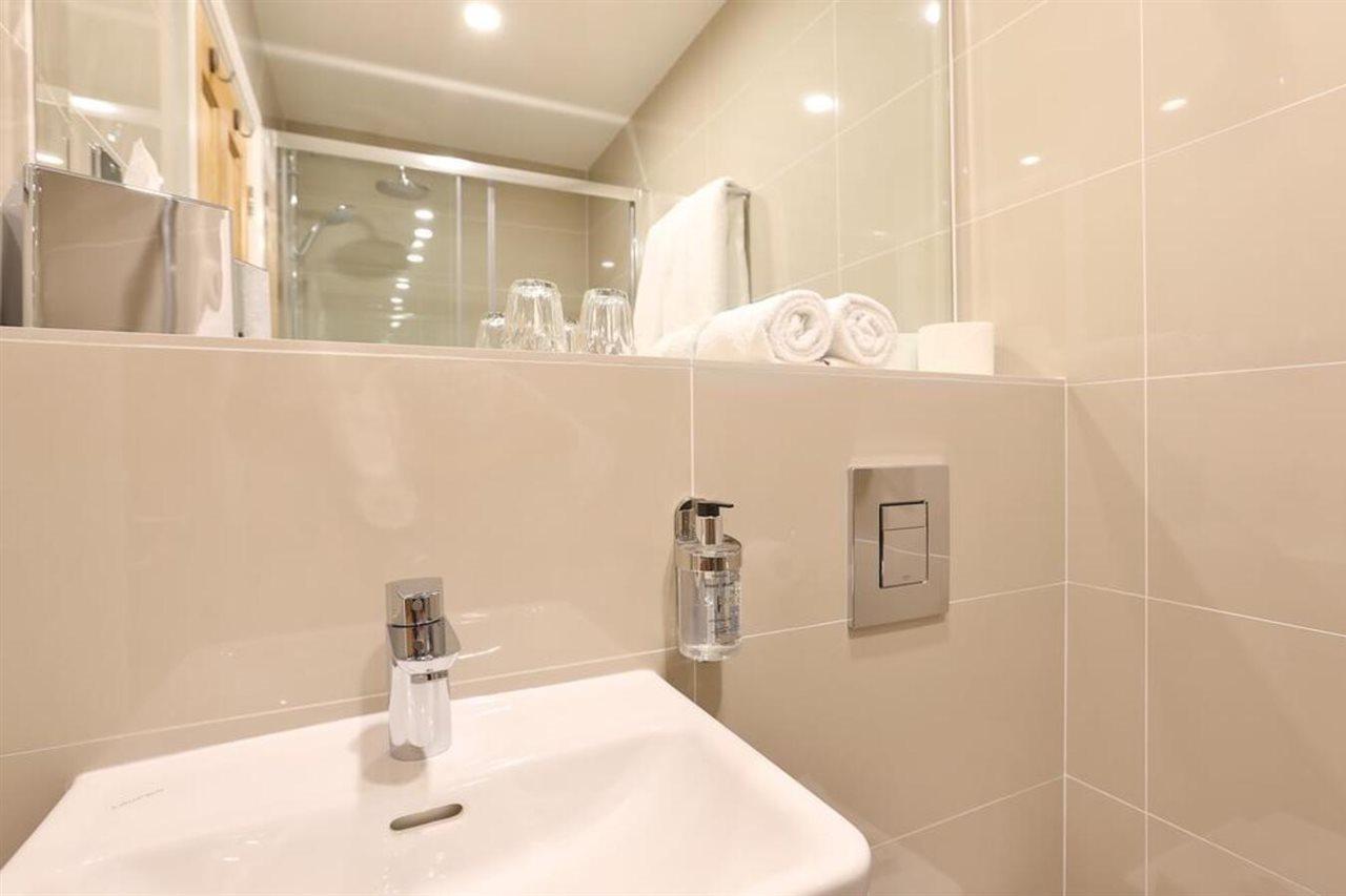 Отель Park Avenue J Hyde Park 4*